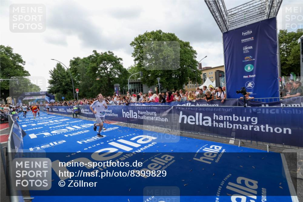 29.06.2025 - hella hamburg halbmarathon Zöllner http://msf.ph/oto/8399829 29.06.2025 10:36:50 Ziel 4865, 5961, 6529, 7310, 13343, 14622, 15621, 15939 meine-sportfotos.de