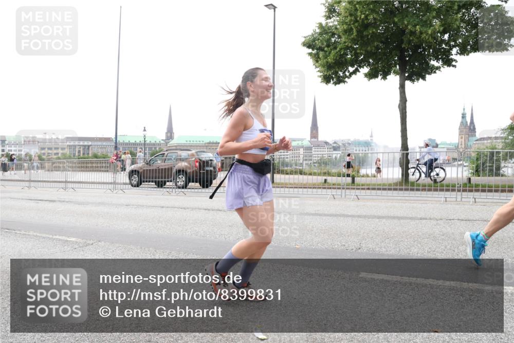 29.06.2025 - hella hamburg halbmarathon Lena Gebhardt http://msf.ph/oto/8399831 29.06.2025 10:49:53 Lombardsbrücke 1040, 1041, 1487, 1511, 1625, 1805, 1888, 2212, 2466, 2668, 2862, 2997, 3183, 3383, 3701, 3943, 4090, 4769, 4870, 5076, 5552, 5694, 5749, 5751, 6191, 6694, 7305, 7339, 7366, 7650, 7679, 7721, 7722, 8065, 8254, 9015, 9162, 9261, 9605, 9940, 10060, 10403, 10617, 10683, 10704, 11030, 11558, 11631, 11760, 12124, 12388, 13127, 13128, 13309, 13381, 13744, 13764, 14505, 14545, 14692, 15626 meine-sportfotos.de