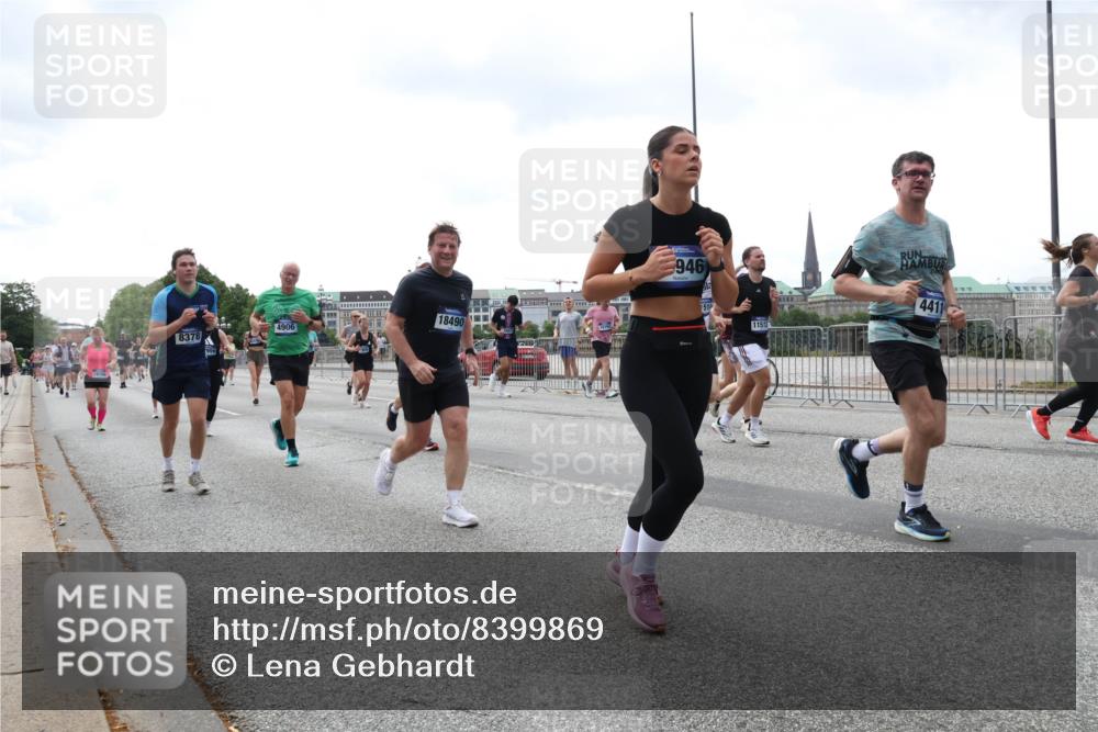 29.06.2025 - hella hamburg halbmarathon Lena Gebhardt http://msf.ph/oto/8399869 29.06.2025 10:40:41 Lombardsbrücke 4906, 8378, 18490, 946, 151, 11513, 4411, 1018, 1037, 1075, 1323, 2042, 2109, 2173, 2206, 2299, 2515, 2572, 2762, 2763, 2858, 3121, 3237, 3293, 3295, 3306, 3432, 3694, 3810, 4044, 4234, 4271, 4411, 4530, 4612, 4756, 4774, 4775, 4906, 4972, 5059, 5113, 5351, 5352, 5702, 5753, 5975, 6076, 6098, 6163, 6229, 6278, 6280, 6289, 6363, 6463, 6673, 6842, 6866, 6876, 7108, 7174, 7293, 7675, 7850, 7956, 8053, 8054, 8307, 8378, 8391, 8429, 8430, 9009, 9237, 11053 meine-sportfotos.de