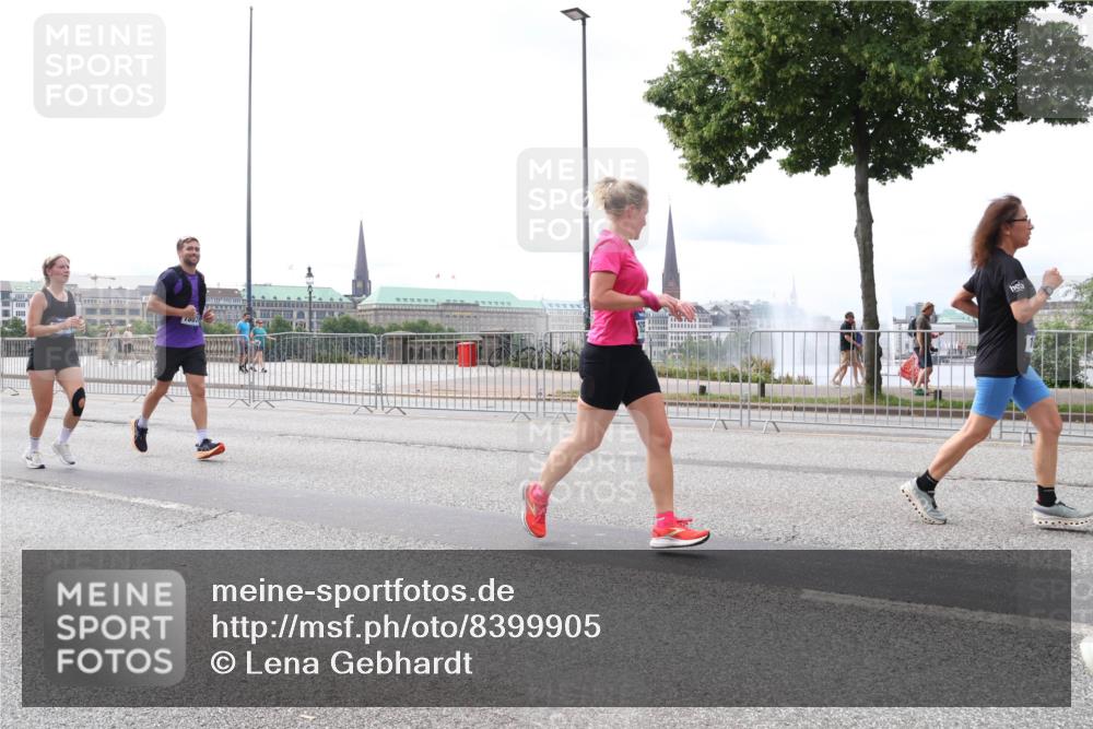 29.06.2025 - hella hamburg halbmarathon Lena Gebhardt http://msf.ph/oto/8399905 29.06.2025 10:23:40 Lombardsbrücke 1048, 1304, 1362, 1545, 2125, 2489, 2925, 4122, 4391, 4646, 4728, 4793, 4990, 5055, 5160, 5358, 5406, 5661, 6502, 6747, 7029, 7820, 8031, 8149, 8181, 8502, 8676, 8716, 8918, 8920, 9217, 9301, 9603, 9715, 9877, 10649, 10739, 11044, 11300, 11454, 11793, 11798, 11879, 12073, 12874, 13149, 14265, 14338, 14510, 14512, 14521, 14821, 15709, 15739, 15853, 16185, 16251, 16416, 16558, 17013, 17099, 17199, 17207, 17299, 17719 meine-sportfotos.de