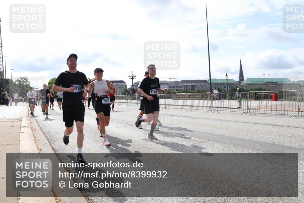 29.06.2025 - hella hamburg halbmarathon Lena Gebhardt http://msf.ph/oto/8399932 29.06.2025 10:16:00 Lombardsbrücke 818, 7897, 11478, 1156, 1308, 1440, 1651, 2071, 2076, 2110, 2165, 2436, 2803, 2835, 2989, 3134, 3167, 3417, 4007, 4466, 4492, 4494, 4637, 4828, 5046, 5069, 5423, 6376, 6576, 7897, 7941, 7942, 8169, 8274, 8554, 8746, 8885, 9192, 9601, 9657, 9675, 9784, 9802, 9881, 10107, 10108, 10183, 10292, 10608, 10775, 10844, 10990, 11113, 11303, 11478, 11774, 11783, 11818, 12427, 12469, 13179, 13818, 13951, 14413, 14423, 14550, 14552, 15307 meine-sportfotos.de