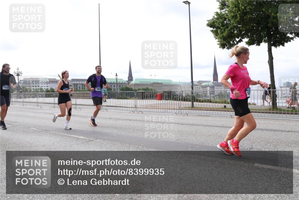 29.06.2025 - hella hamburg halbmarathon Lena Gebhardt http://msf.ph/oto/8399935 29.06.2025 10:23:41 Lombardsbrücke 18332, 100, 18070, 1048, 1304, 1362, 1545, 2125, 2489, 2925, 4122, 4391, 4646, 4728, 4793, 4990, 5055, 5160, 5358, 5406, 5661, 6502, 6747, 7029, 7820, 8031, 8141, 8149, 8181, 8502, 8676, 8716, 8717, 8918, 8920, 9217, 9301, 9603, 9715, 10649, 10739, 11044, 11300, 11415, 11454, 11793, 11798, 11879, 12073, 12874, 13149, 14265, 14338, 14510, 14512, 14521, 14821, 15709, 15739, 15853, 16185, 16251, 16558, 17013, 17099, 17199, 17207, 17299, 17719 meine-sportfotos.de