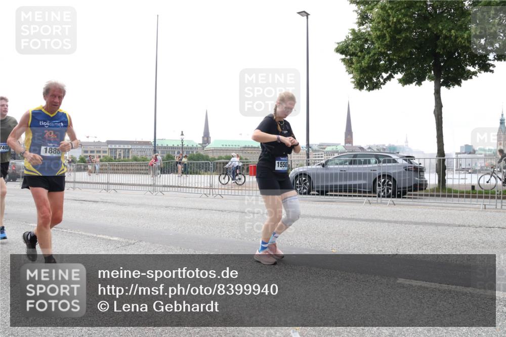 29.06.2025 - hella hamburg halbmarathon Lena Gebhardt http://msf.ph/oto/8399940 29.06.2025 10:49:55 Lombardsbrücke 7408, 20, 1888, 1558, 20, 1040, 1041, 1487, 1511, 1625, 1805, 1888, 2212, 2466, 2668, 2862, 2997, 3183, 3701, 3943, 4090, 4870, 5076, 5552, 5694, 5749, 5751, 5997, 6191, 6694, 6830, 7305, 7339, 7366, 7650, 7679, 7721, 7722, 7755, 8065, 8254, 9015, 9162, 9605, 9940, 10060, 10403, 10617, 10683, 10704, 11030, 11631, 11760, 12124, 12388, 13127, 13128, 13309, 13381, 13744, 13764, 13846, 14505, 14545, 14692, 15626 meine-sportfotos.de