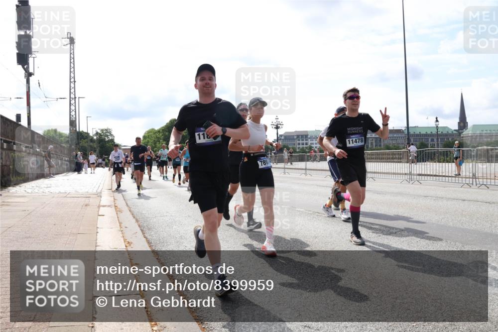 29.06.2025 - hella hamburg halbmarathon Lena Gebhardt http://msf.ph/oto/8399959 29.06.2025 10:16:01 Lombardsbrücke 118, 7891, 11478, 1156, 1308, 1440, 1651, 2071, 2076, 2165, 2436, 2803, 2835, 2989, 3134, 3167, 3648, 4007, 4466, 4492, 4494, 4637, 4828, 5046, 5069, 5423, 6376, 6576, 7897, 7941, 7942, 8169, 8274, 8554, 8746, 8885, 9192, 9601, 9657, 9675, 9784, 9802, 9881, 10107, 10108, 10183, 10292, 10608, 10775, 10844, 10990, 11113, 11303, 11478, 11774, 11783, 11818, 12427, 12469, 13179, 13818, 13951, 14413, 14423, 14550, 14552, 15307 meine-sportfotos.de
