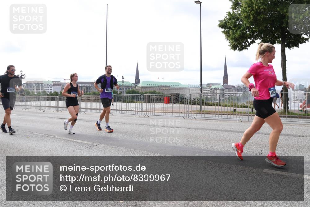 29.06.2025 - hella hamburg halbmarathon Lena Gebhardt http://msf.ph/oto/8399967 29.06.2025 10:23:41 Lombardsbrücke 18070, 18332, 1625, 1048, 1304, 1362, 1545, 2125, 2489, 2925, 4122, 4391, 4646, 4728, 4793, 4990, 5055, 5160, 5358, 5406, 5661, 6502, 6747, 7029, 7820, 8031, 8141, 8149, 8181, 8502, 8676, 8716, 8717, 8918, 8920, 9217, 9301, 9603, 9715, 10649, 10739, 11044, 11300, 11415, 11454, 11793, 11798, 11879, 12073, 12874, 13149, 14265, 14338, 14510, 14512, 14521, 14821, 15709, 15739, 15853, 16185, 16251, 16558, 17013, 17099, 17199, 17207, 17299, 17719 meine-sportfotos.de