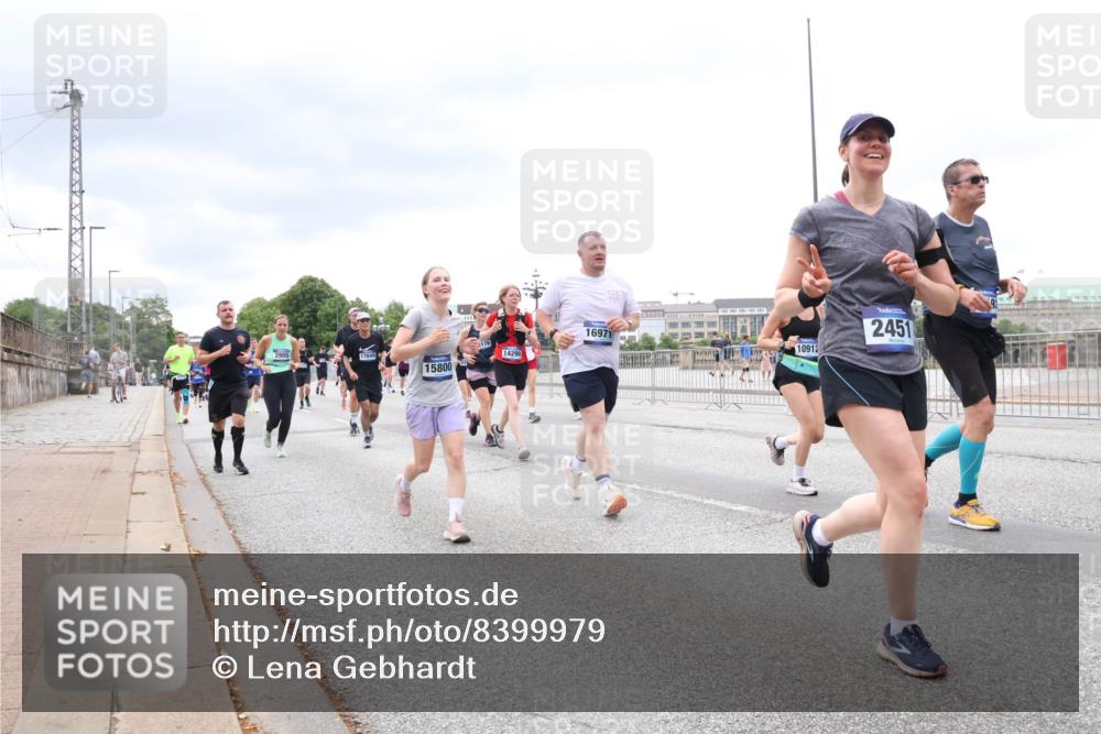 29.06.2025 - hella hamburg halbmarathon Lena Gebhardt http://msf.ph/oto/8399979 29.06.2025 10:58:00 Lombardsbrücke 17849, 15800, 176, 14290, 16971, 10912, 2451, 1001, 1123, 1242, 1248, 1265, 1388, 1643, 2015, 2043, 2169, 2273, 2275, 2451, 2567, 2900, 3191, 3385, 3433, 3644, 3936, 3954, 4059, 4117, 4197, 4429, 4521, 4830, 5104, 5632, 5676, 5736, 5782, 6316, 6337, 6825, 6857, 6916, 7172, 7193, 7262, 7556, 7664, 7720, 7783, 7977, 7990, 8076, 8159, 8439, 8440, 8441, 8442, 8474, 8512, 8708, 8713, 8773, 8888, 9059, 9180, 9233, 9318, 9319, 9394, 9398, 9436, 9481, 9496, 9613, 9832 meine-sportfotos.de