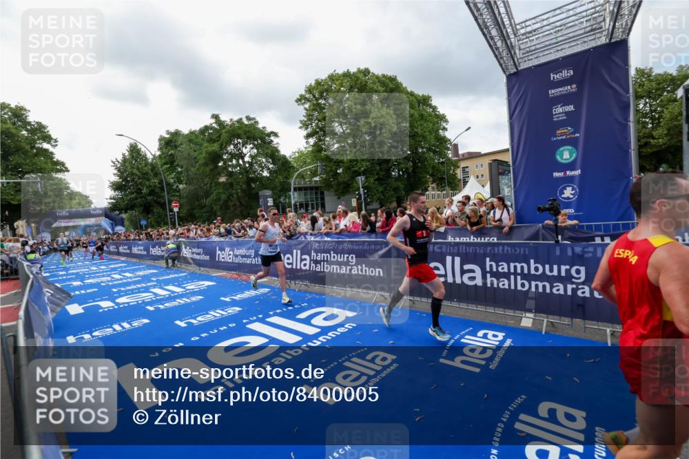 29.06.2025 - hella hamburg halbmarathon Zöllner http://msf.ph/oto/8400005 29.06.2025 10:36:55 Ziel 3959, 4865, 5307, 6529, 7310, 13141, 13343, 14691, 15939, 18384 meine-sportfotos.de
