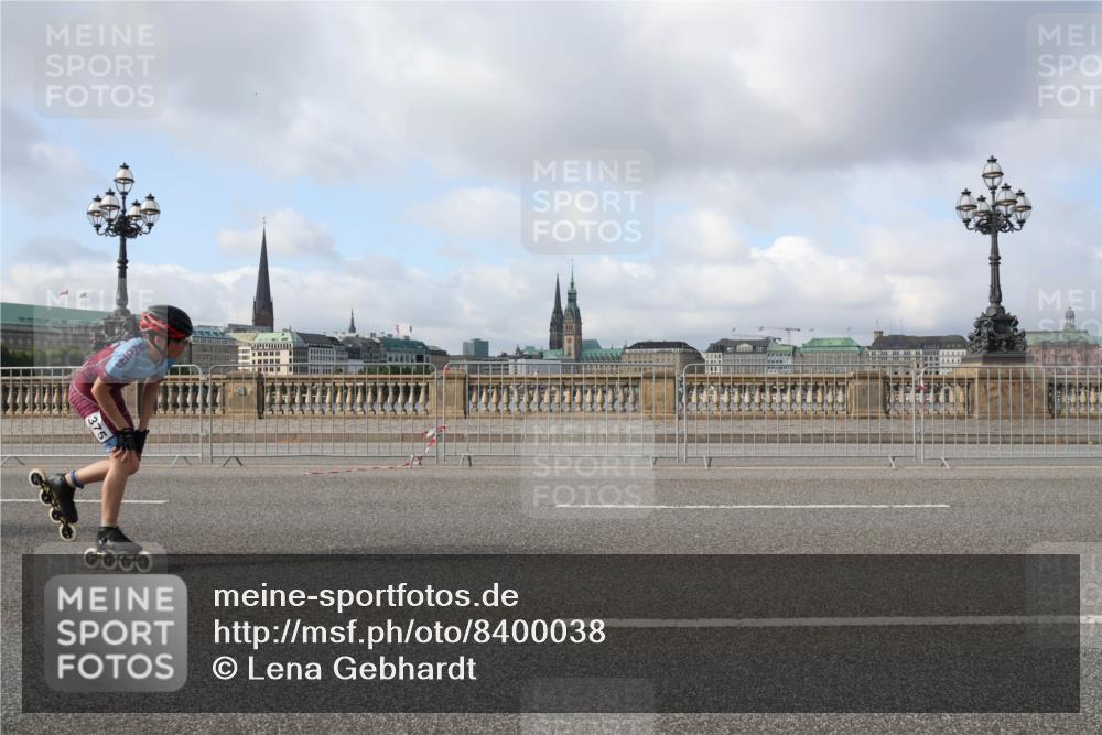 29.06.2025 - hella hamburg halbmarathon Lena Gebhardt http://msf.ph/oto/8400038 29.06.2025 08:53:15 Lombardsbrücke 375 meine-sportfotos.de