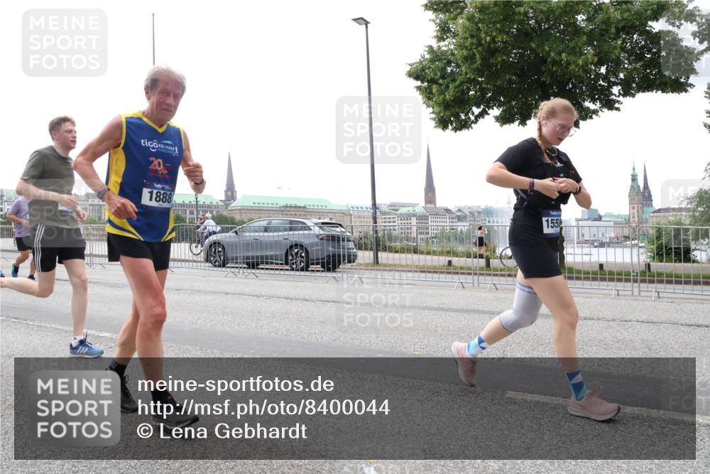 29.06.2025 - hella hamburg halbmarathon Lena Gebhardt http://msf.ph/oto/8400044 29.06.2025 10:49:55 Lombardsbrücke 20, 1888, 155, 1040, 1041, 1487, 1511, 1625, 1805, 1888, 2212, 2466, 2668, 2862, 2997, 3183, 3701, 3943, 4090, 4870, 5076, 5552, 5694, 5749, 5751, 5997, 6191, 6694, 6830, 7305, 7339, 7366, 7650, 7679, 7721, 7722, 7755, 8065, 8254, 9015, 9162, 9605, 9940, 10060, 10403, 10617, 10683, 10704, 11030, 11631, 11760, 12124, 12388, 13127, 13128, 13309, 13381, 13744, 13764, 13846, 14505, 14545, 14692, 15626 meine-sportfotos.de
