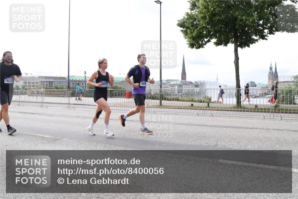 29.06.2025 - hella hamburg halbmarathon Lena Gebhardt http://msf.ph/oto/8400056 29.06.2025 10:23:42 Lombardsbrücke 18332, 3071, 18070, 1048, 1304, 1362, 1444, 1545, 2125, 2489, 2925, 4122, 4391, 4646, 4728, 4990, 5055, 5160, 5358, 5406, 5661, 6502, 6747, 7029, 7820, 8031, 8141, 8149, 8181, 8502, 8676, 8716, 8717, 8918, 8920, 9217, 9301, 9603, 9715, 10649, 10739, 11044, 11300, 11415, 11454, 11793, 11798, 11879, 12073, 12874, 13149, 14265, 14338, 14510, 14512, 14521, 14821, 15709, 15739, 15853, 16185, 16251, 17013, 17199, 17207, 17299, 17719 meine-sportfotos.de