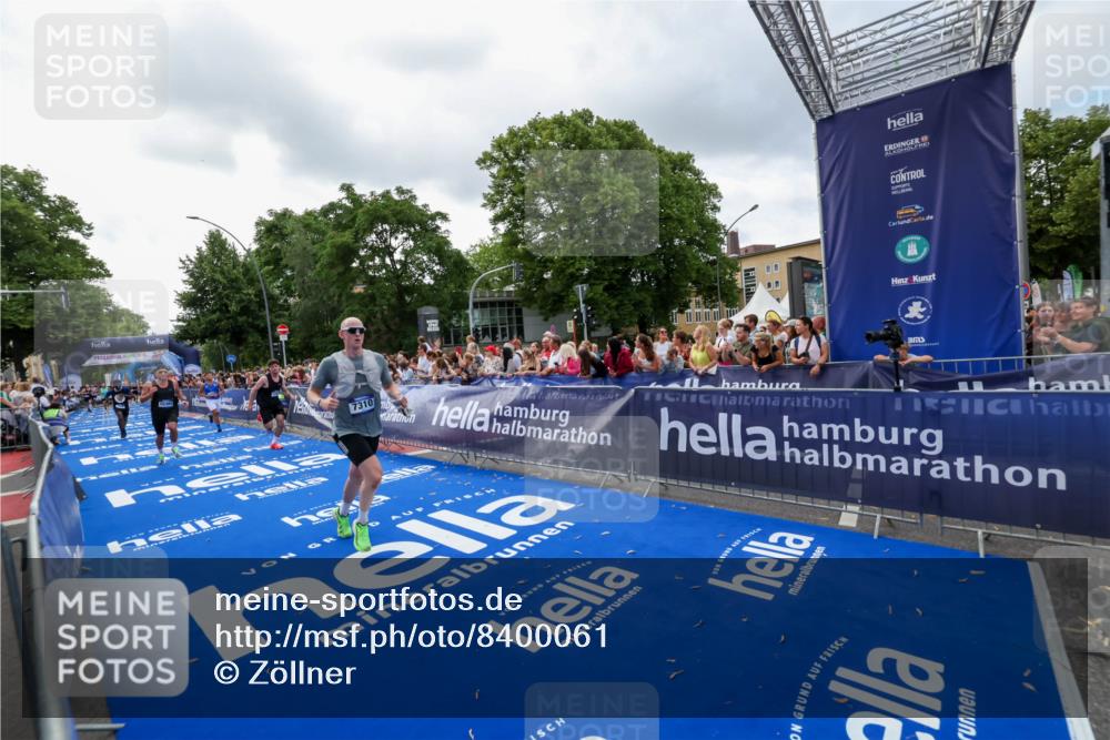 29.06.2025 - hella hamburg halbmarathon Zöllner http://msf.ph/oto/8400061 29.06.2025 10:36:58 Ziel 3959, 5307, 7310, 11620, 13141, 14691, 18384 meine-sportfotos.de