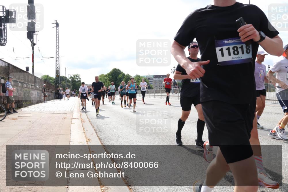29.06.2025 - hella hamburg halbmarathon Lena Gebhardt http://msf.ph/oto/8400066 29.06.2025 10:16:01 Lombardsbrücke 2076, 11818, 1156, 1308, 1440, 1651, 2071, 2076, 2165, 2436, 2803, 2835, 2989, 3134, 3167, 3648, 4007, 4466, 4492, 4494, 4637, 4828, 5046, 5069, 5423, 6376, 6576, 7897, 7941, 7942, 8169, 8274, 8554, 8746, 8885, 9192, 9601, 9657, 9675, 9784, 9802, 9881, 10107, 10108, 10183, 10292, 10608, 10775, 10844, 10990, 11113, 11303, 11478, 11774, 11783, 11818, 12427, 12469, 13179, 13818, 13951, 14413, 14423, 14550, 14552, 15307 meine-sportfotos.de