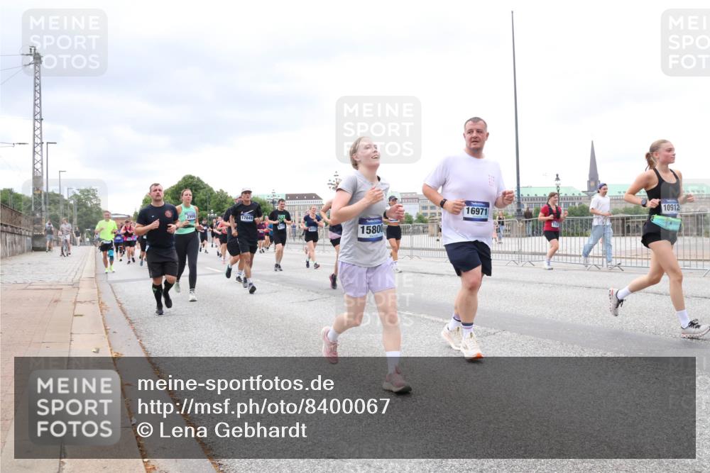 29.06.2025 - hella hamburg halbmarathon Lena Gebhardt http://msf.ph/oto/8400067 29.06.2025 10:58:00 Lombardsbrücke 17849, 15800, 16971, 10912, 1001, 1123, 1242, 1248, 1265, 1388, 1643, 2015, 2043, 2169, 2273, 2275, 2451, 2567, 2900, 3191, 3385, 3433, 3644, 3936, 3954, 4059, 4117, 4197, 4429, 4521, 4830, 5104, 5632, 5676, 5736, 5782, 6316, 6337, 6825, 6857, 6916, 7172, 7193, 7262, 7556, 7664, 7720, 7783, 7977, 7990, 8076, 8159, 8439, 8440, 8441, 8442, 8474, 8512, 8708, 8713, 8773, 8888, 9059, 9180, 9233, 9318, 9319, 9394, 9398, 9436, 9481, 9496, 9613, 9832 meine-sportfotos.de