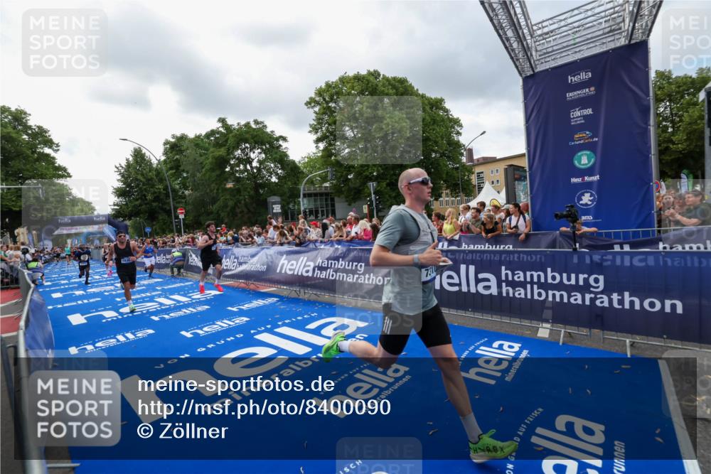 29.06.2025 - hella hamburg halbmarathon Zöllner http://msf.ph/oto/8400090 29.06.2025 10:36:59 Ziel 3959, 5307, 5315, 7310, 11620, 13141, 14691, 18384 meine-sportfotos.de