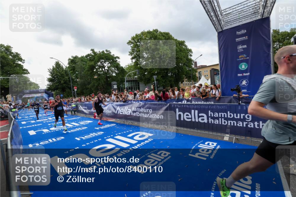 29.06.2025 - hella hamburg halbmarathon Zöllner http://msf.ph/oto/8400110 29.06.2025 10:36:59 Ziel 3959, 5307, 5315, 7310, 11620, 13141, 14691, 18384 meine-sportfotos.de