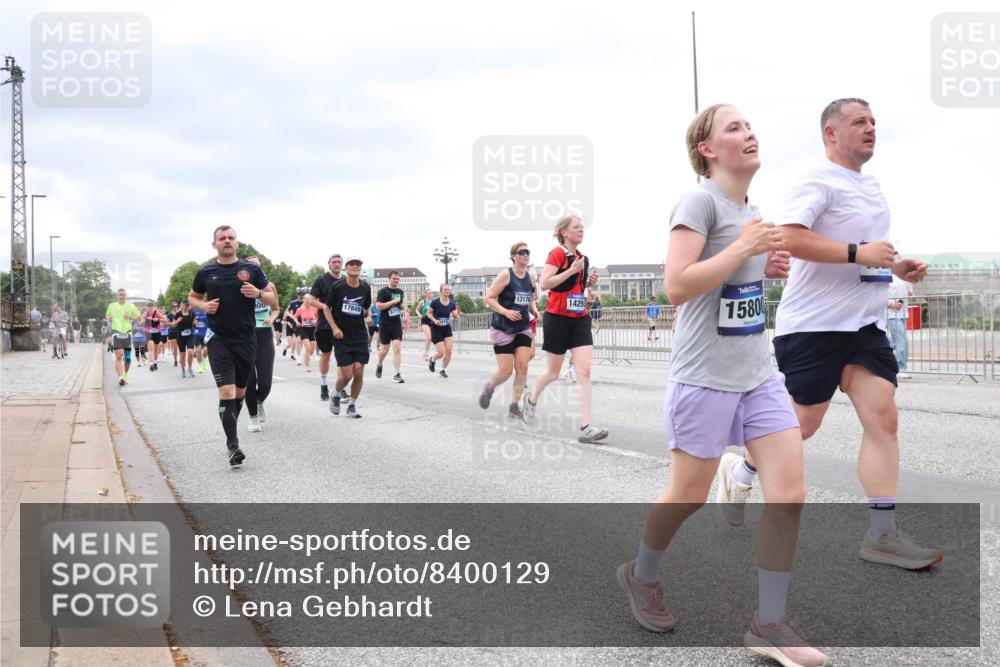 29.06.2025 - hella hamburg halbmarathon Lena Gebhardt http://msf.ph/oto/8400129 29.06.2025 10:58:01 Lombardsbrücke 17849, 13176, 1429, 1580, 1001, 1123, 1242, 1248, 1265, 1388, 1643, 2015, 2043, 2169, 2273, 2275, 2451, 2567, 2900, 3191, 3385, 3433, 3644, 3936, 3954, 4059, 4117, 4429, 4521, 4830, 5104, 5632, 5676, 5736, 5782, 6316, 6337, 6825, 6857, 6916, 7172, 7193, 7262, 7556, 7617, 7664, 7720, 7783, 7977, 7990, 8076, 8159, 8439, 8440, 8441, 8442, 8474, 8512, 8708, 8713, 8773, 8888, 9059, 9180, 9233, 9318, 9319, 9394, 9398, 9436, 9481, 9496, 9613, 9636, 9832 meine-sportfotos.de