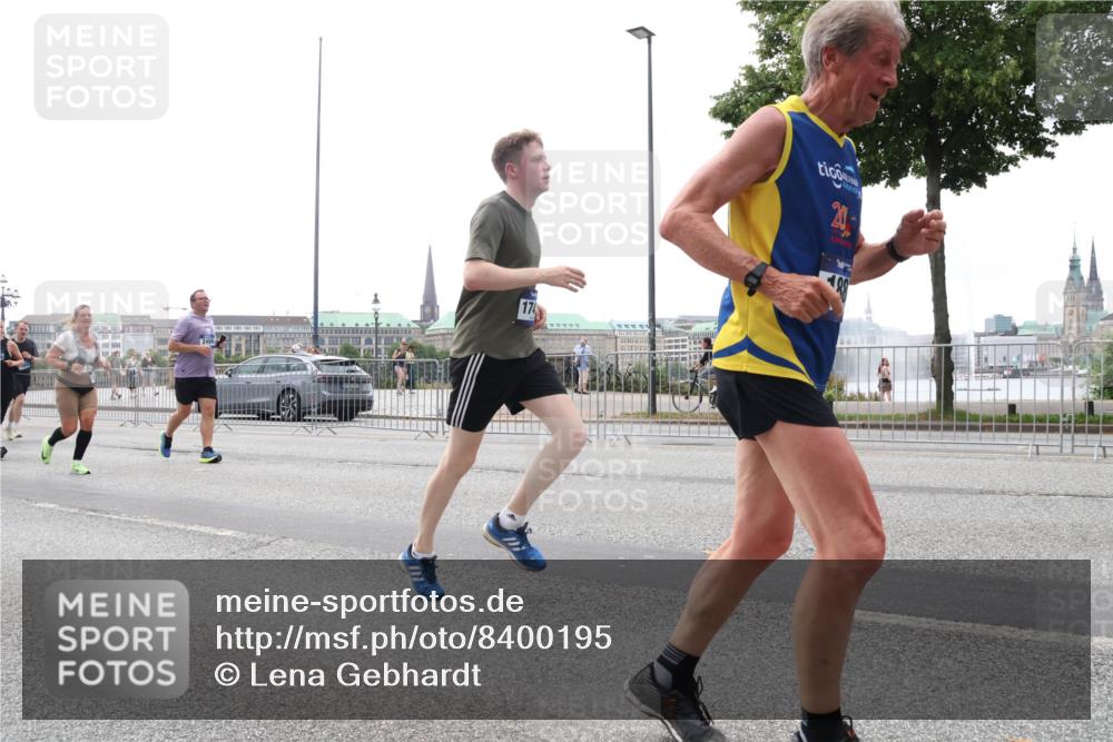 29.06.2025 - hella hamburg halbmarathon Lena Gebhardt http://msf.ph/oto/8400195 29.06.2025 10:49:56 Lombardsbrücke 17, 21, 1040, 1041, 1487, 1511, 1625, 1805, 1888, 2212, 2466, 2668, 2862, 2997, 3701, 3943, 4090, 4870, 5076, 5552, 5694, 5749, 5751, 5997, 6191, 6694, 6830, 7305, 7339, 7366, 7650, 7679, 7721, 7722, 7755, 8065, 8254, 9015, 9162, 9605, 9940, 10060, 10403, 10617, 10683, 10704, 11030, 11631, 11760, 12124, 12388, 13127, 13128, 13309, 13381, 13744, 13764, 13846, 14505, 14545, 14692, 15626 meine-sportfotos.de
