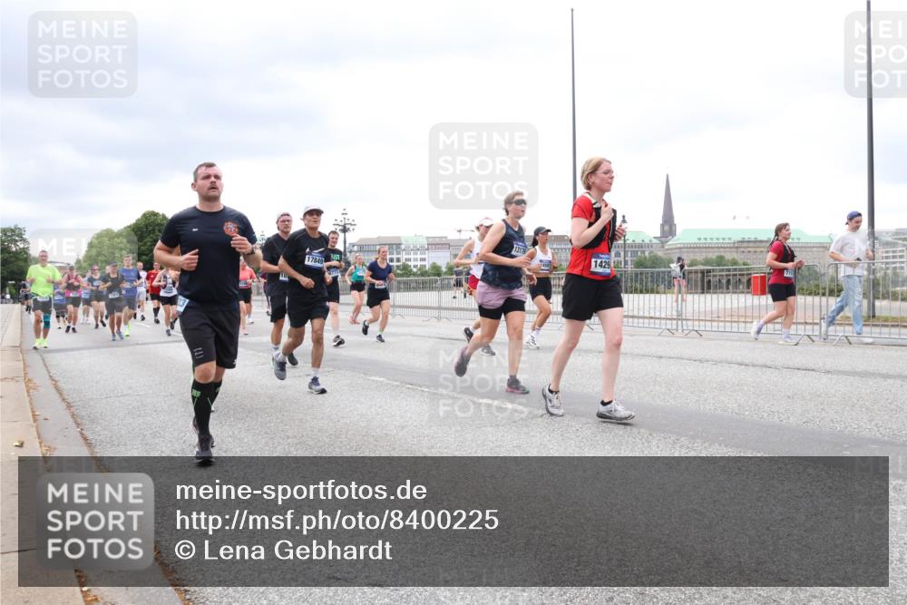 29.06.2025 - hella hamburg halbmarathon Lena Gebhardt http://msf.ph/oto/8400225 29.06.2025 10:58:02 Lombardsbrücke 1001, 1123, 1242, 1248, 1265, 1388, 2015, 2043, 2169, 2273, 2275, 2451, 2567, 2900, 3191, 3385, 3433, 3644, 3936, 3954, 4059, 4117, 4429, 4521, 4830, 5104, 5632, 5676, 5736, 5782, 6316, 6337, 6825, 6857, 6916, 7172, 7193, 7262, 7556, 7617, 7664, 7720, 7783, 7977, 7990, 8076, 8159, 8439, 8440, 8441, 8442, 8474, 8512, 8708, 8713, 8773, 8888, 9059, 9180, 9233, 9318, 9319, 9394, 9398, 9436, 9481, 9496, 9613, 9636, 9832 meine-sportfotos.de