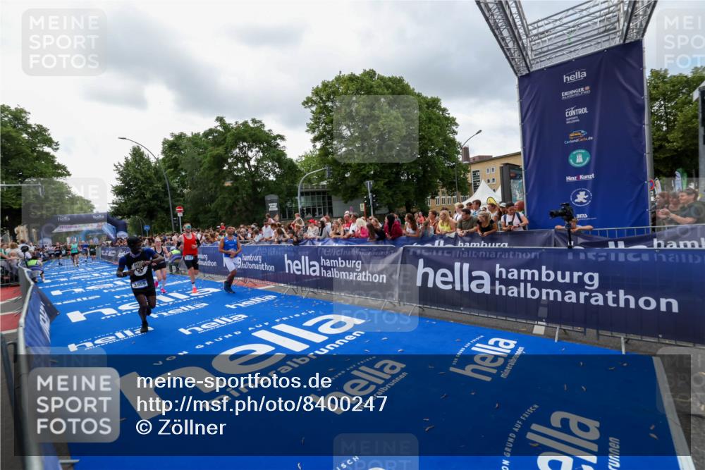 29.06.2025 - hella hamburg halbmarathon Zöllner http://msf.ph/oto/8400247 29.06.2025 10:37:01 Ziel 1385, 1411, 3959, 5307, 5315, 11620, 14691, 15261, 17024, 17125, 18384 meine-sportfotos.de
