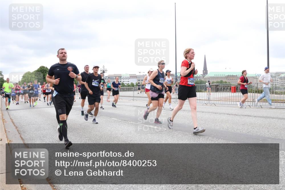 29.06.2025 - hella hamburg halbmarathon Lena Gebhardt http://msf.ph/oto/8400253 29.06.2025 10:58:02 Lombardsbrücke 17849, 13176, 14507, 1429, 1001, 1123, 1242, 1248, 1265, 1388, 2015, 2043, 2169, 2273, 2275, 2451, 2567, 2900, 3191, 3385, 3433, 3644, 3936, 3954, 4059, 4117, 4429, 4521, 4830, 5104, 5632, 5676, 5736, 5782, 6316, 6337, 6825, 6857, 6916, 7172, 7193, 7262, 7556, 7617, 7664, 7720, 7783, 7977, 7990, 8076, 8159, 8439, 8440, 8441, 8442, 8474, 8512, 8708, 8713, 8773, 8888, 9059, 9180, 9233, 9318, 9319, 9394, 9398, 9436, 9481, 9496, 9613, 9636, 9832 meine-sportfotos.de