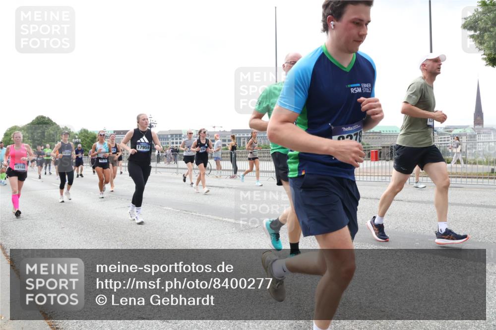 29.06.2025 - hella hamburg halbmarathon Lena Gebhardt http://msf.ph/oto/8400277 29.06.2025 10:40:44 Lombardsbrücke 19168, 10166, 44612, 17959, 2278, 1018, 1037, 1075, 1323, 2042, 2109, 2173, 2206, 2299, 2762, 2763, 2858, 3121, 3293, 3295, 3306, 3432, 3694, 3810, 4044, 4234, 4411, 4530, 4612, 4756, 4774, 4775, 4906, 4972, 5059, 5113, 5351, 5352, 5702, 5753, 5975, 6076, 6098, 6163, 6229, 6278, 6280, 6289, 6363, 6463, 6673, 6842, 7108, 7293, 7956, 8053, 8054, 8307, 8378, 8391, 8429, 8430, 9009, 9237, 10644, 11053 meine-sportfotos.de