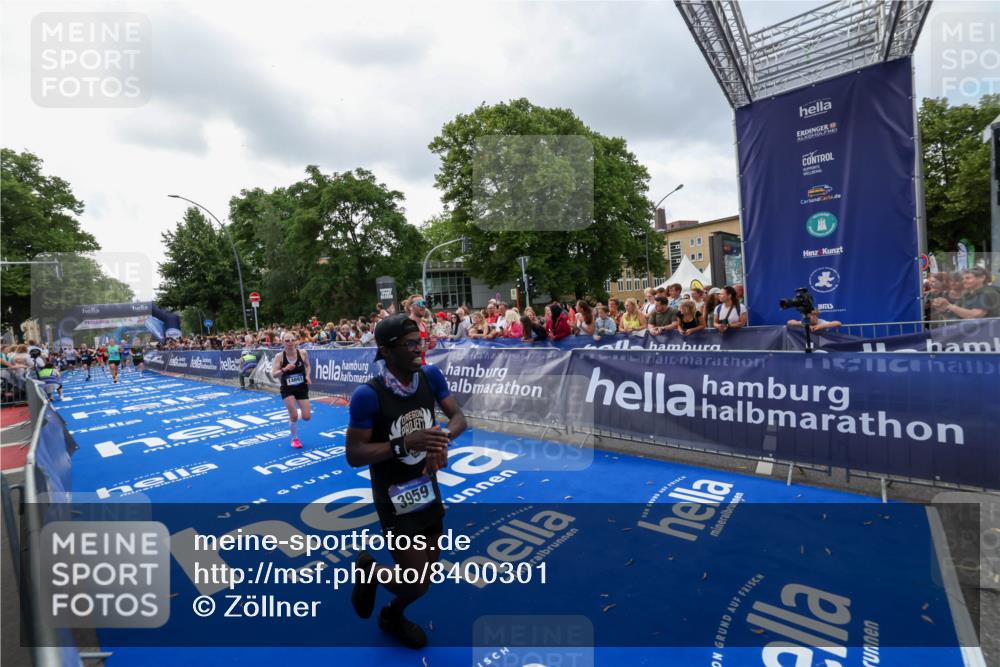 29.06.2025 - hella hamburg halbmarathon Zöllner http://msf.ph/oto/8400301 29.06.2025 10:37:02 Ziel 1385, 1411, 3959, 5307, 5315, 6123, 11620, 14691, 15261, 17024, 17125 meine-sportfotos.de