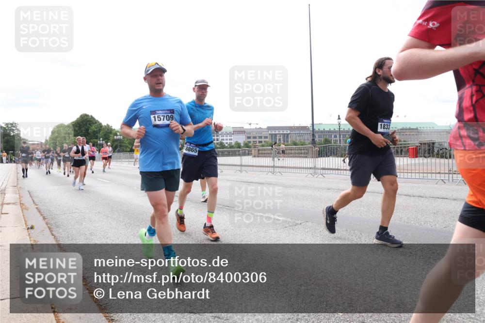 29.06.2025 - hella hamburg halbmarathon Lena Gebhardt http://msf.ph/oto/8400306 29.06.2025 10:23:43 Lombardsbrücke 15709, 18865, 1833, 1048, 1304, 1362, 1444, 1545, 2125, 2489, 2925, 4122, 4391, 4597, 4646, 4728, 4990, 5055, 5160, 5258, 5358, 5406, 5661, 6502, 6747, 7013, 7029, 7820, 8031, 8141, 8149, 8181, 8502, 8676, 8716, 8717, 9217, 9603, 9715, 10649, 10739, 11044, 11300, 11415, 11454, 11793, 11798, 11879, 12073, 12874, 13149, 14265, 14510, 14512, 14521, 14821, 15709, 15739, 15853, 16185, 16251, 17013, 17199, 17207, 17719 meine-sportfotos.de