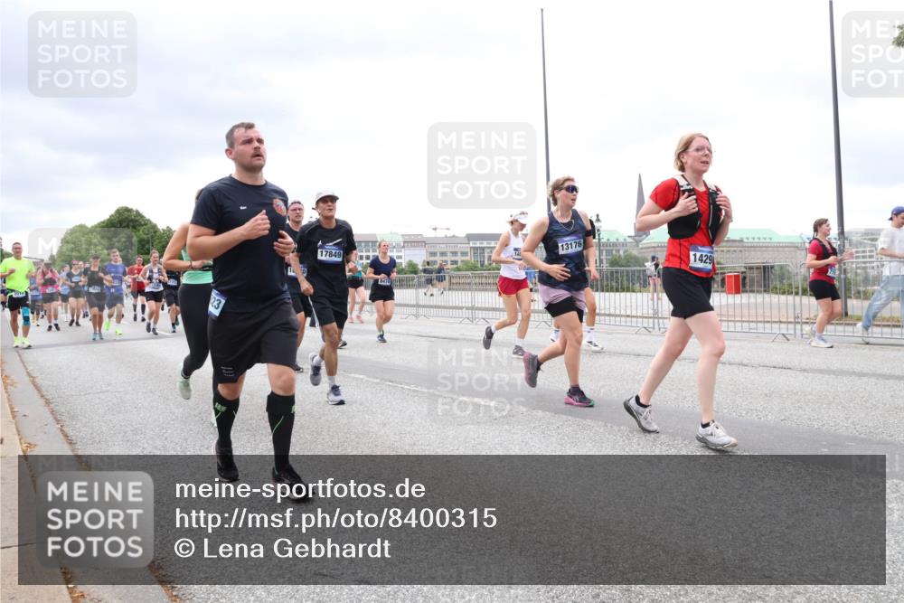 29.06.2025 - hella hamburg halbmarathon Lena Gebhardt http://msf.ph/oto/8400315 29.06.2025 10:58:02 Lombardsbrücke 23, 17849, 13176, 144, 1, 1429, 1001, 1123, 1242, 1248, 1265, 1388, 2015, 2043, 2169, 2273, 2275, 2451, 2567, 2900, 3191, 3385, 3433, 3644, 3936, 3954, 4059, 4117, 4429, 4521, 4830, 5104, 5632, 5676, 5736, 5782, 6316, 6337, 6825, 6857, 6916, 7172, 7193, 7262, 7556, 7617, 7664, 7720, 7783, 7977, 7990, 8076, 8159, 8439, 8440, 8441, 8442, 8474, 8512, 8708, 8713, 8773, 8888, 9059, 9180, 9233, 9318, 9319, 9394, 9398, 9436, 9481, 9496, 9613, 9636, 9832 meine-sportfotos.de
