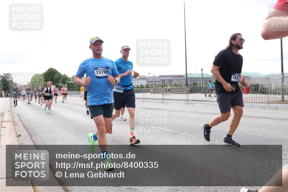 29.06.2025 - hella hamburg halbmarathon Lena Gebhardt http://msf.ph/oto/8400335 29.06.2025 10:23:43 Lombardsbrücke 15709, 18865, 1833, 1048, 1304, 1362, 1444, 1545, 2125, 2489, 2925, 4122, 4391, 4597, 4646, 4728, 4990, 5055, 5160, 5258, 5358, 5406, 5661, 6502, 6747, 7013, 7029, 7820, 8031, 8141, 8149, 8181, 8502, 8676, 8716, 8717, 9217, 9603, 9715, 10649, 10739, 11044, 11300, 11415, 11454, 11793, 11798, 11879, 12073, 12874, 13149, 14265, 14510, 14512, 14521, 14821, 15709, 15739, 15853, 16185, 16251, 17013, 17199, 17207, 17719 meine-sportfotos.de