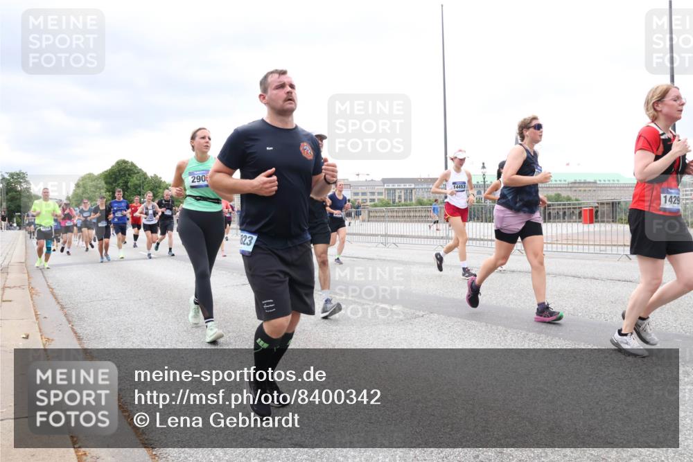 29.06.2025 - hella hamburg halbmarathon Lena Gebhardt http://msf.ph/oto/8400342 29.06.2025 10:58:02 Lombardsbrücke 290, 823, 7, 14453, 1429, 1001, 1123, 1242, 1248, 1265, 1388, 2015, 2043, 2169, 2273, 2275, 2451, 2567, 2900, 3191, 3385, 3433, 3644, 3936, 3954, 4059, 4117, 4429, 4521, 4830, 5104, 5632, 5676, 5736, 5782, 6316, 6337, 6825, 6857, 6916, 7172, 7193, 7262, 7556, 7617, 7664, 7720, 7783, 7977, 7990, 8076, 8159, 8439, 8440, 8441, 8442, 8474, 8512, 8708, 8713, 8773, 8888, 9059, 9180, 9233, 9318, 9319, 9394, 9398, 9436, 9481, 9496, 9613, 9636, 9832 meine-sportfotos.de