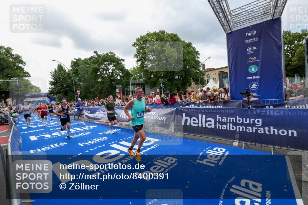 29.06.2025 - hella hamburg halbmarathon Zöllner http://msf.ph/oto/8400391 29.06.2025 10:37:07 Ziel 1385, 1411, 5315, 6123, 6458, 7482, 9178, 10738, 11120, 15261, 15410, 16992, 17024, 17125, 17658 meine-sportfotos.de