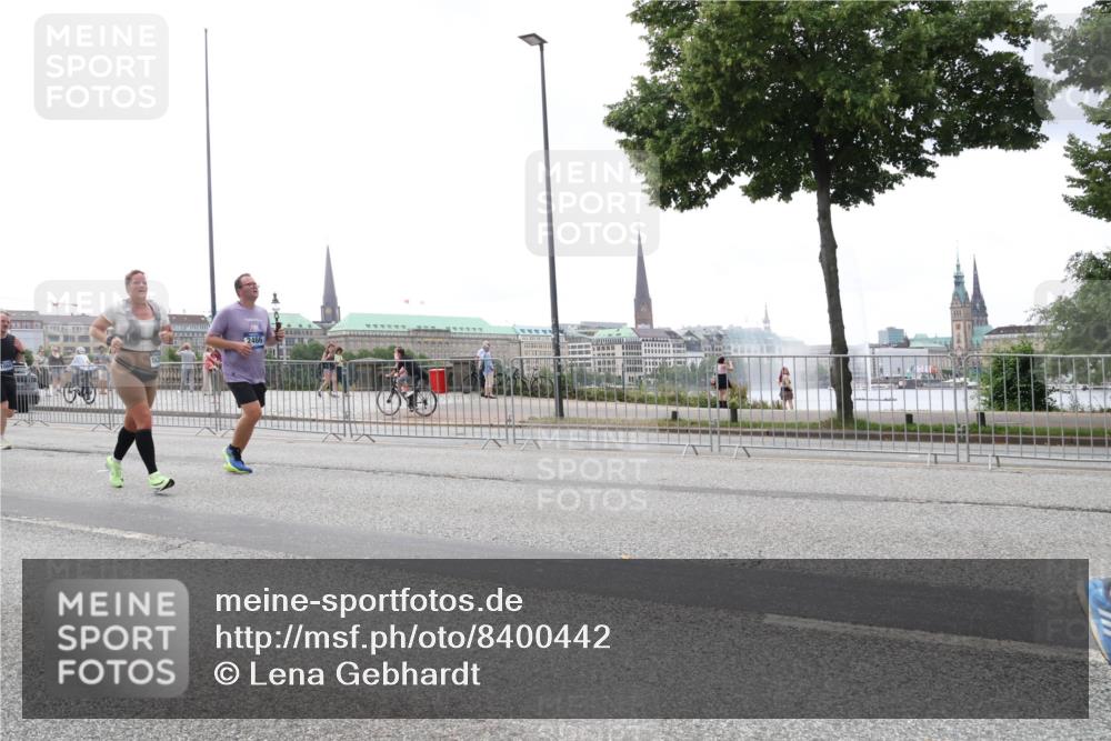 29.06.2025 - hella hamburg halbmarathon Lena Gebhardt http://msf.ph/oto/8400442 29.06.2025 10:49:57 Lombardsbrücke 2466, 1040, 1041, 1487, 1511, 1625, 1805, 1888, 2212, 2466, 2668, 2862, 2997, 3701, 3943, 4090, 4870, 5076, 5552, 5694, 5749, 5751, 5997, 6191, 6694, 6830, 7305, 7339, 7366, 7679, 7721, 7722, 7755, 8065, 8254, 9015, 9162, 9605, 9940, 10060, 10403, 10617, 10683, 10704, 11030, 11631, 11716, 11760, 12079, 12124, 12388, 13127, 13128, 13309, 13381, 13744, 13764, 13846, 14505, 14545, 14692, 15626 meine-sportfotos.de