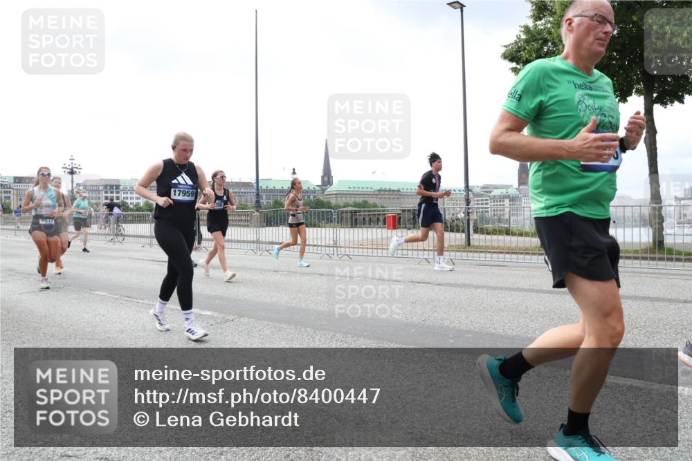 29.06.2025 - hella hamburg halbmarathon Lena Gebhardt http://msf.ph/oto/8400447 29.06.2025 10:40:44 Lombardsbrücke 4612, 17959, 22, 1018, 1037, 1075, 1323, 2042, 2109, 2173, 2206, 2299, 2762, 2763, 2858, 3121, 3293, 3295, 3306, 3432, 3694, 3810, 4044, 4234, 4411, 4530, 4612, 4756, 4774, 4775, 4906, 4972, 5059, 5113, 5351, 5352, 5702, 5753, 5975, 6076, 6098, 6163, 6229, 6278, 6280, 6289, 6363, 6463, 6673, 6842, 7108, 7293, 7956, 8053, 8054, 8307, 8378, 8391, 8429, 8430, 9009, 9237, 10644, 11053 meine-sportfotos.de