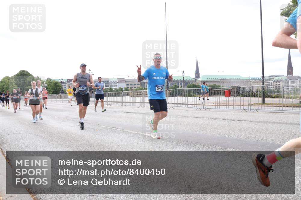 29.06.2025 - hella hamburg halbmarathon Lena Gebhardt http://msf.ph/oto/8400450 29.06.2025 10:23:44 Lombardsbrücke 4391, 5406, 1048, 1304, 1362, 1444, 1545, 2125, 2489, 2925, 4122, 4391, 4597, 4646, 4728, 4990, 5055, 5160, 5258, 5260, 5358, 5406, 5661, 6502, 6747, 7013, 7029, 7820, 8031, 8141, 8149, 8181, 8502, 8676, 8717, 9217, 9603, 9715, 10649, 10739, 11044, 11300, 11415, 11454, 11793, 11798, 11879, 12874, 13149, 14265, 14510, 14512, 14521, 14821, 15709, 15739, 15853, 16185, 16251, 17013, 17199, 17207, 17719 meine-sportfotos.de