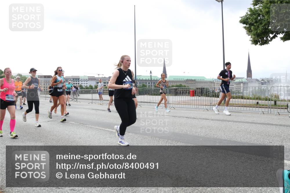 29.06.2025 - hella hamburg halbmarathon Lena Gebhardt http://msf.ph/oto/8400491 29.06.2025 10:40:45 Lombardsbrücke 19168, 2166, 4612, 1018, 1037, 1075, 1323, 2042, 2109, 2173, 2206, 2299, 2762, 2763, 2858, 3121, 3293, 3295, 3306, 3432, 3694, 3810, 4044, 4234, 4411, 4530, 4612, 4774, 4775, 4906, 4972, 5059, 5702, 5753, 5975, 6076, 6098, 6163, 6229, 6278, 6280, 6289, 6363, 6463, 6673, 6842, 7108, 7293, 7956, 8053, 8054, 8307, 8378, 8391, 8429, 8430, 9009, 9237, 10644, 11053 meine-sportfotos.de