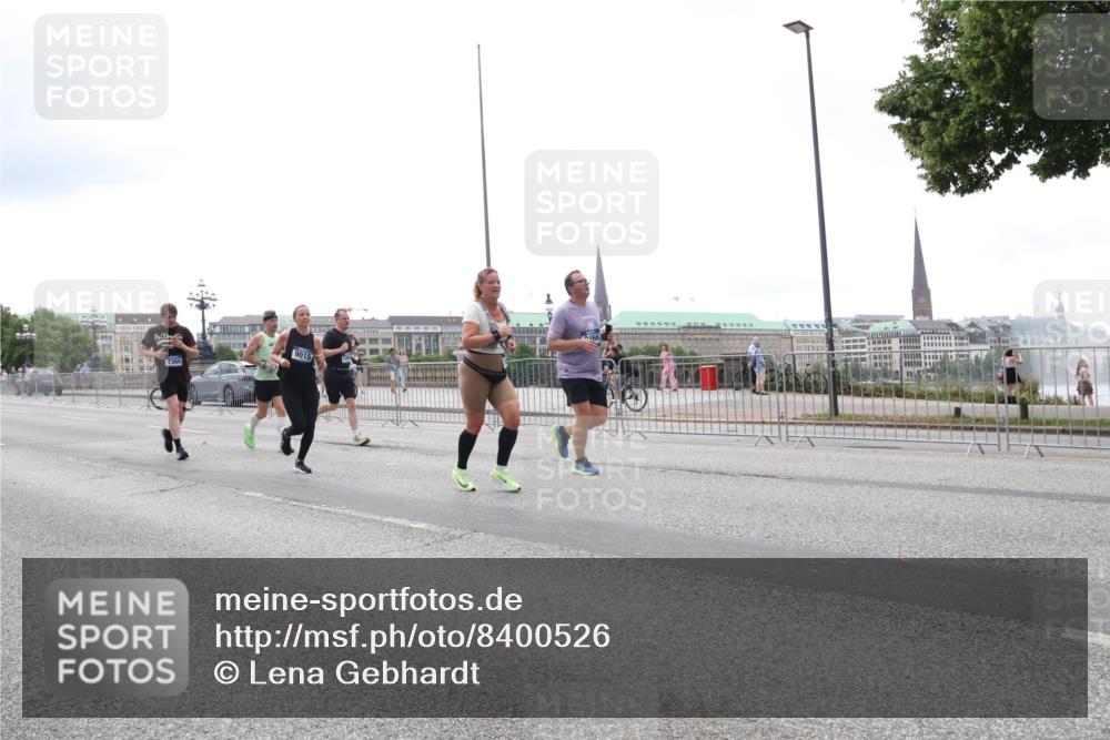 29.06.2025 - hella hamburg halbmarathon Lena Gebhardt http://msf.ph/oto/8400526 29.06.2025 10:49:57 Lombardsbrücke 7366, 9015, 66, 1040, 1041, 1487, 1511, 1625, 1805, 1888, 2212, 2466, 2668, 2862, 2997, 3701, 3943, 4090, 4870, 5076, 5552, 5694, 5749, 5751, 5997, 6191, 6694, 6830, 7305, 7339, 7366, 7679, 7721, 7722, 7755, 8065, 8254, 9015, 9162, 9605, 9940, 10060, 10403, 10617, 10683, 10704, 11030, 11631, 11716, 11760, 12079, 12124, 12388, 13127, 13128, 13309, 13381, 13744, 13764, 13846, 14505, 14545, 14692, 15626 meine-sportfotos.de