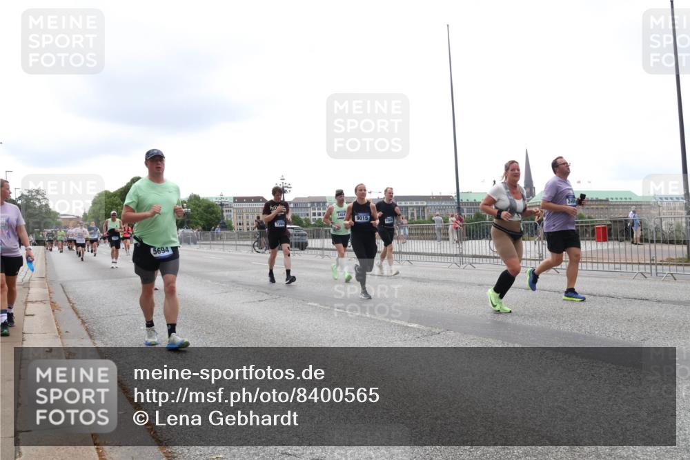 29.06.2025 - hella hamburg halbmarathon Lena Gebhardt http://msf.ph/oto/8400565 29.06.2025 10:49:58 Lombardsbrücke 5694, 1454, 9015, 1065, 7366, 1040, 1041, 1487, 1511, 1805, 1888, 2212, 2466, 2668, 2862, 2997, 3701, 4090, 4870, 5076, 5552, 5694, 5749, 5751, 5997, 6191, 6680, 6694, 6830, 7305, 7339, 7366, 7679, 7721, 7722, 7755, 8065, 8254, 9015, 9162, 9605, 9940, 10060, 10403, 10617, 10683, 10704, 11030, 11631, 11716, 11760, 12079, 12124, 12388, 13127, 13128, 13309, 13381, 13744, 13764, 13846, 14144, 14505, 14545, 14692, 15626 meine-sportfotos.de