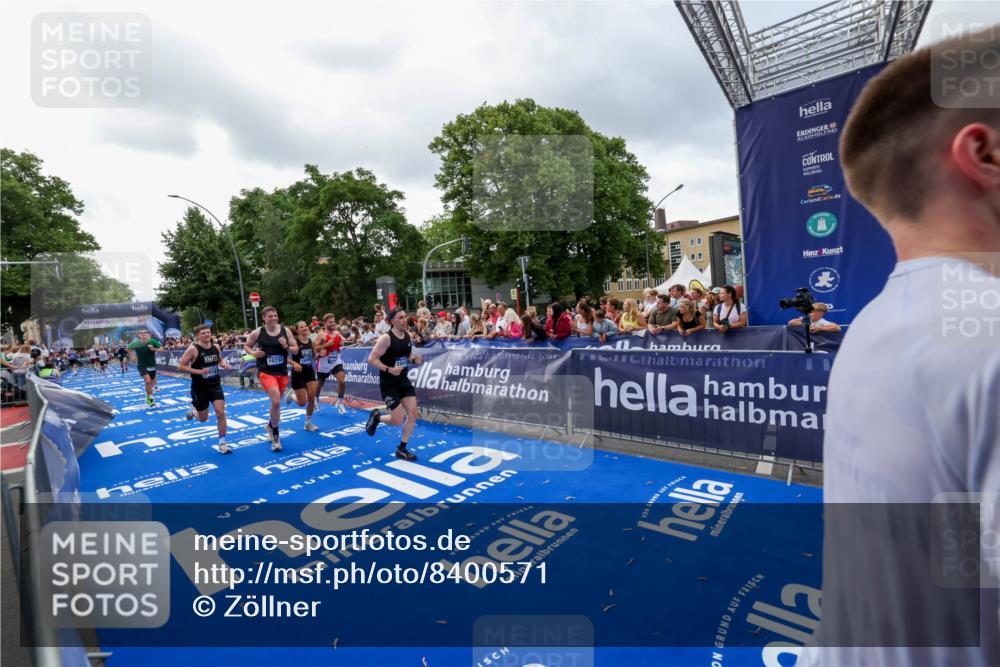 29.06.2025 - hella hamburg halbmarathon Zöllner http://msf.ph/oto/8400571 29.06.2025 10:37:10 Ziel 5923, 6123, 6458, 7482, 8362, 9178, 10738, 11120, 11423, 13972, 15261, 15410, 16992, 17024, 17125, 17658 meine-sportfotos.de