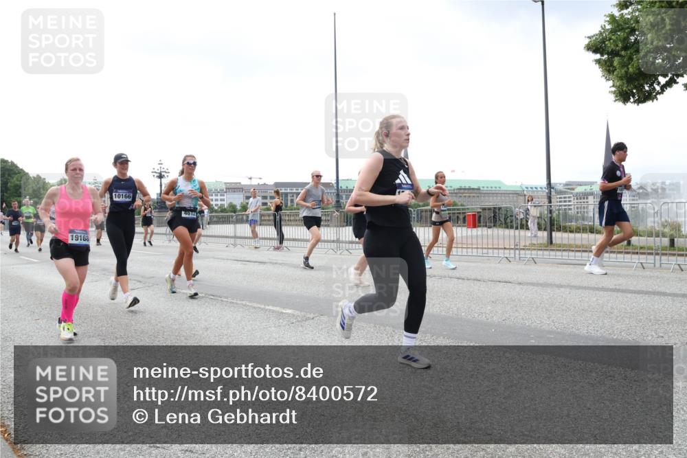29.06.2025 - hella hamburg halbmarathon Lena Gebhardt http://msf.ph/oto/8400572 29.06.2025 10:40:45 Lombardsbrücke 19168, 10166, 4612, 1018, 1037, 1075, 1323, 2042, 2109, 2173, 2206, 2299, 2762, 2763, 2858, 3121, 3293, 3295, 3306, 3432, 3694, 3810, 4044, 4234, 4411, 4530, 4612, 4774, 4775, 4906, 4972, 5059, 5702, 5753, 5975, 6076, 6098, 6163, 6229, 6278, 6280, 6289, 6363, 6463, 6673, 6842, 7108, 7293, 7956, 8053, 8054, 8307, 8378, 8391, 8429, 8430, 9009, 9237, 10644, 11053 meine-sportfotos.de