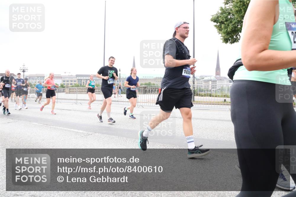 29.06.2025 - hella hamburg halbmarathon Lena Gebhardt http://msf.ph/oto/8400610 29.06.2025 10:58:04 Lombardsbrücke 11353, 3644, 8773, 8474, 10380, 25, 1001, 1123, 1242, 1248, 1265, 1388, 1845, 2015, 2043, 2169, 2273, 2275, 2451, 2567, 2900, 3191, 3644, 3936, 3954, 4059, 4117, 4429, 4521, 4830, 5104, 5632, 5676, 5736, 5782, 6316, 6337, 6825, 6916, 7172, 7193, 7262, 7556, 7617, 7664, 7783, 7977, 7990, 8076, 8159, 8439, 8440, 8441, 8442, 8474, 8512, 8708, 8713, 8773, 8888, 9059, 9180, 9233, 9239, 9318, 9319, 9394, 9398, 9436, 9481, 9496, 9613, 9636, 9832 meine-sportfotos.de