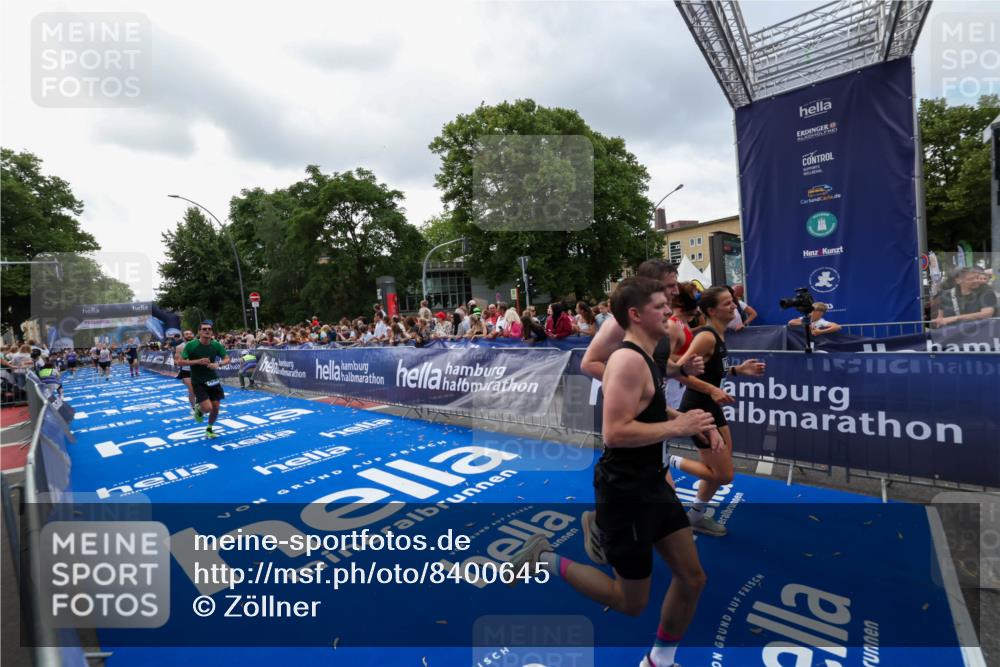 29.06.2025 - hella hamburg halbmarathon Zöllner http://msf.ph/oto/8400645 29.06.2025 10:37:12 Ziel 5923, 6458, 7482, 8362, 9178, 10190, 10738, 11120, 11423, 13972, 15178, 15410, 16992, 17137, 17658 meine-sportfotos.de