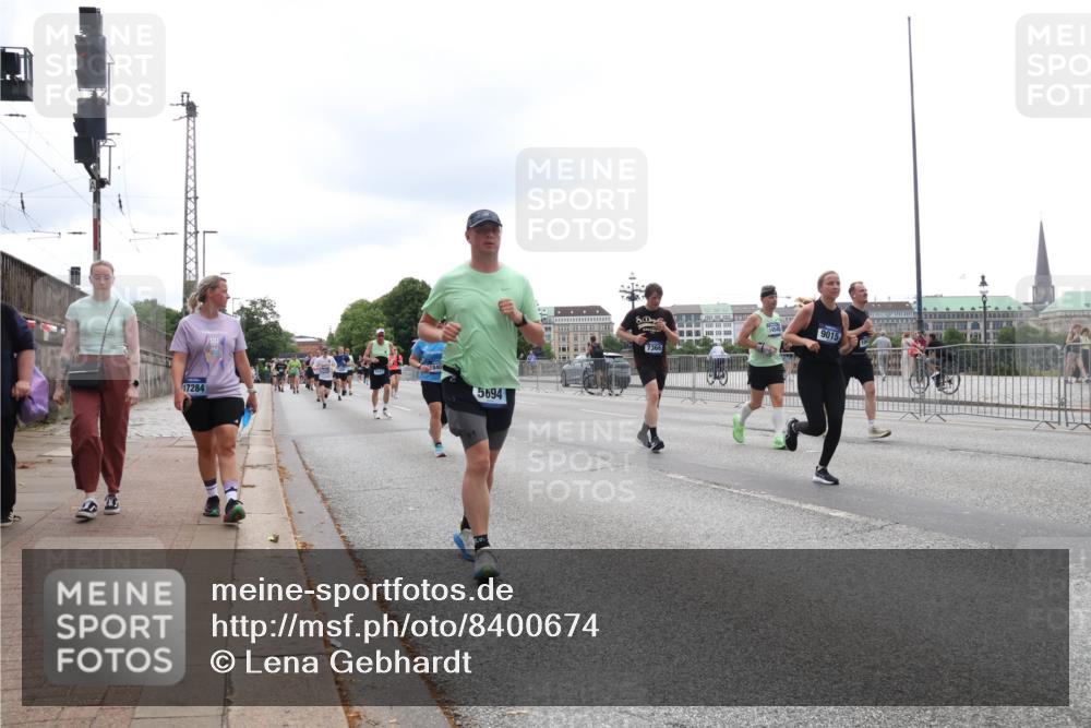 29.06.2025 - hella hamburg halbmarathon Lena Gebhardt http://msf.ph/oto/8400674 29.06.2025 10:49:58 Lombardsbrücke 17284, 5694, 7366, 9015, 1040, 1041, 1487, 1511, 1805, 1888, 2212, 2466, 2668, 2862, 2997, 3701, 4090, 4870, 5076, 5552, 5694, 5749, 5751, 5997, 6191, 6680, 6694, 6830, 7305, 7339, 7366, 7679, 7721, 7722, 7755, 8065, 8254, 9015, 9162, 9605, 9940, 10060, 10403, 10617, 10683, 10704, 11030, 11631, 11716, 11760, 12079, 12124, 12388, 13127, 13128, 13309, 13381, 13744, 13764, 13846, 14144, 14505, 14545, 14692, 15626 meine-sportfotos.de