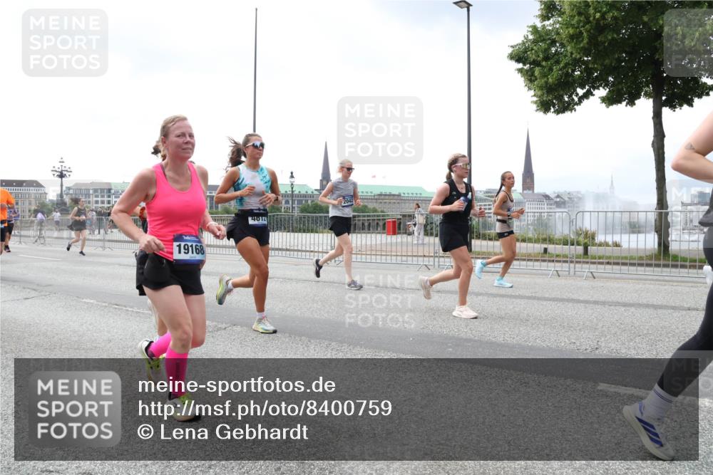 29.06.2025 - hella hamburg halbmarathon Lena Gebhardt http://msf.ph/oto/8400759 29.06.2025 10:40:46 Lombardsbrücke 19168, 4014, 1075, 1317, 1323, 2042, 2173, 2206, 2299, 2762, 2763, 2858, 3121, 3293, 3295, 3306, 3432, 3694, 3810, 4044, 4234, 4411, 4530, 4612, 4774, 4775, 4906, 4972, 5059, 5549, 5702, 5753, 5975, 6076, 6098, 6163, 6229, 6278, 6280, 6289, 6363, 6463, 6842, 7108, 7293, 7956, 8053, 8054, 8307, 8378, 8391, 8429, 8430, 9009, 9237, 10644, 11053 meine-sportfotos.de