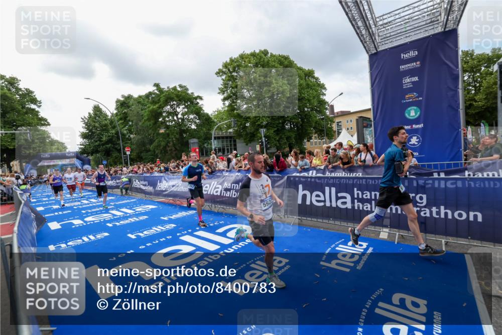 29.06.2025 - hella hamburg halbmarathon Zöllner http://msf.ph/oto/8400783 29.06.2025 10:37:16 Ziel 4860, 5003, 5923, 8362, 9178, 10190, 11423, 12900, 13972, 15178, 17137, 17726 meine-sportfotos.de