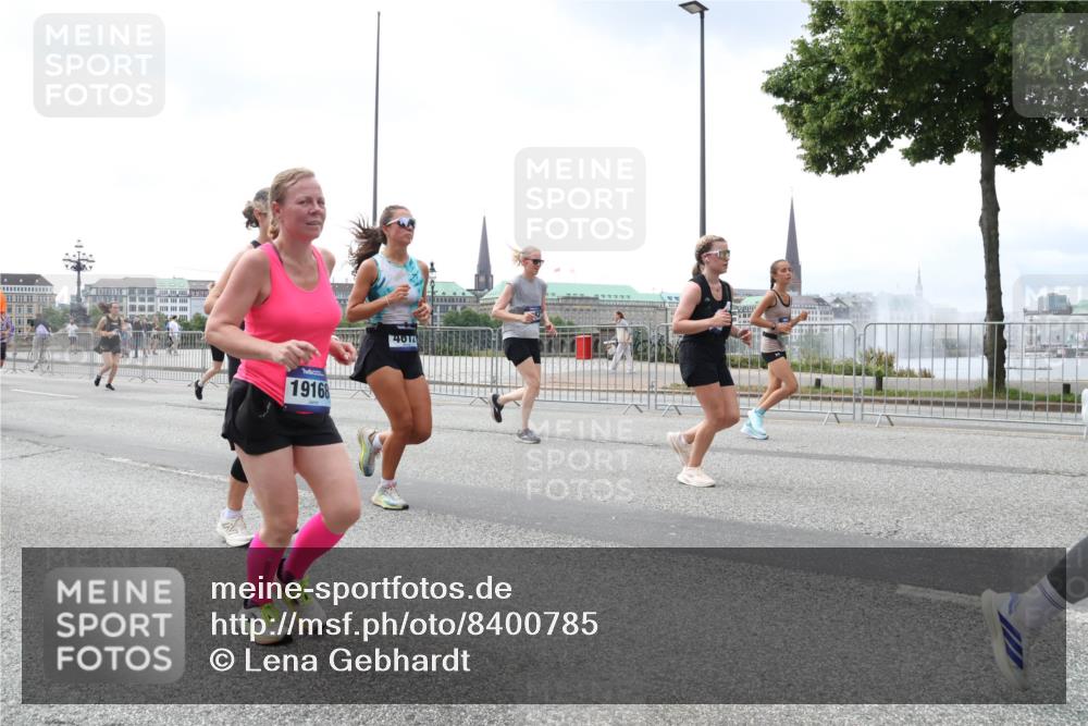 29.06.2025 - hella hamburg halbmarathon Lena Gebhardt http://msf.ph/oto/8400785 29.06.2025 10:40:46 Lombardsbrücke 19168, 4614, 1075, 1317, 1323, 2042, 2173, 2206, 2299, 2762, 2763, 2858, 3121, 3293, 3295, 3306, 3432, 3694, 3810, 4044, 4234, 4411, 4530, 4612, 4774, 4775, 4906, 4972, 5059, 5549, 5702, 5753, 5975, 6076, 6098, 6163, 6229, 6278, 6280, 6289, 6363, 6463, 6842, 7108, 7293, 7956, 8053, 8054, 8307, 8378, 8391, 8429, 8430, 9009, 9237, 10644, 11053 meine-sportfotos.de