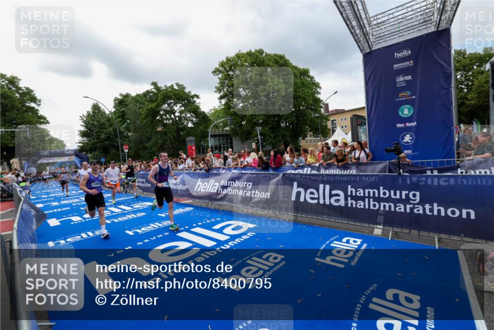 29.06.2025 - hella hamburg halbmarathon Zöllner http://msf.ph/oto/8400795 29.06.2025 10:37:18 Ziel 4860, 5003, 8362, 10190, 11423, 12900, 13972, 15178, 17137, 17726 meine-sportfotos.de
