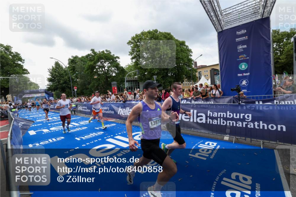 29.06.2025 - hella hamburg halbmarathon Zöllner http://msf.ph/oto/8400858 29.06.2025 10:37:18 Ziel 4860, 5003, 8362, 10190, 11423, 12900, 13972, 15178, 17137, 17726 meine-sportfotos.de