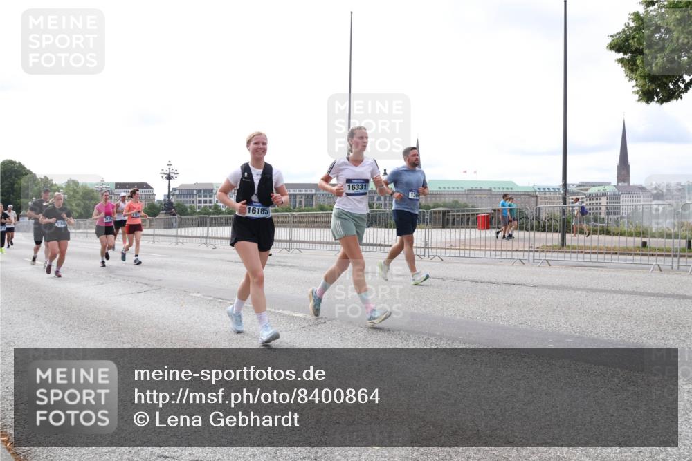 29.06.2025 - hella hamburg halbmarathon Lena Gebhardt http://msf.ph/oto/8400864 29.06.2025 10:23:47 Lombardsbrücke 2125, 4181, 16185, 16331, 130, 1048, 1304, 1362, 1444, 1545, 2125, 2489, 3013, 4122, 4391, 4597, 4646, 4728, 4990, 5039, 5055, 5160, 5258, 5260, 5358, 5406, 5661, 5954, 6747, 7013, 7029, 7426, 7820, 8031, 8141, 8149, 8181, 8502, 8676, 8717, 9217, 9603, 9715, 10649, 11044, 11300, 11347, 11415, 11454, 11793, 11798, 11879, 12874, 13149, 14265, 14510, 14512, 14521, 14821, 15709, 15739, 15853, 16185, 16251, 17199 meine-sportfotos.de