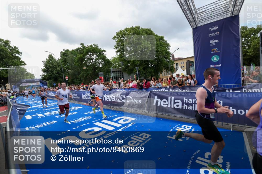 29.06.2025 - hella hamburg halbmarathon Zöllner http://msf.ph/oto/8400869 29.06.2025 10:37:19 Ziel 4860, 5003, 10190, 11423, 12900, 13972, 14459, 15178, 17137, 17726 meine-sportfotos.de
