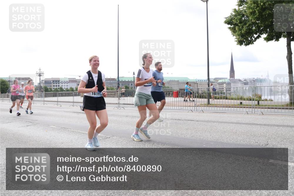 29.06.2025 - hella hamburg halbmarathon Lena Gebhardt http://msf.ph/oto/8400890 29.06.2025 10:23:47 Lombardsbrücke 2155, 8181, 16185, 0557, 1304, 1048, 1304, 1362, 1444, 1545, 2125, 2489, 3013, 4122, 4391, 4597, 4646, 4728, 4990, 5039, 5055, 5160, 5258, 5260, 5358, 5406, 5661, 5954, 6747, 7013, 7029, 7426, 7820, 8031, 8141, 8149, 8181, 8502, 8676, 8717, 9217, 9603, 9715, 10649, 11044, 11300, 11347, 11415, 11454, 11793, 11798, 11879, 12874, 13149, 14265, 14510, 14512, 14521, 14821, 15709, 15739, 15853, 16185, 16251, 17199 meine-sportfotos.de